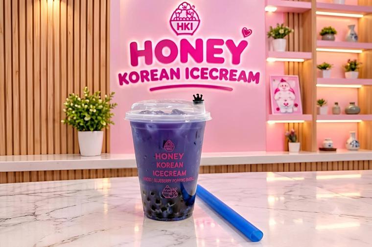 Blueberry boba shake